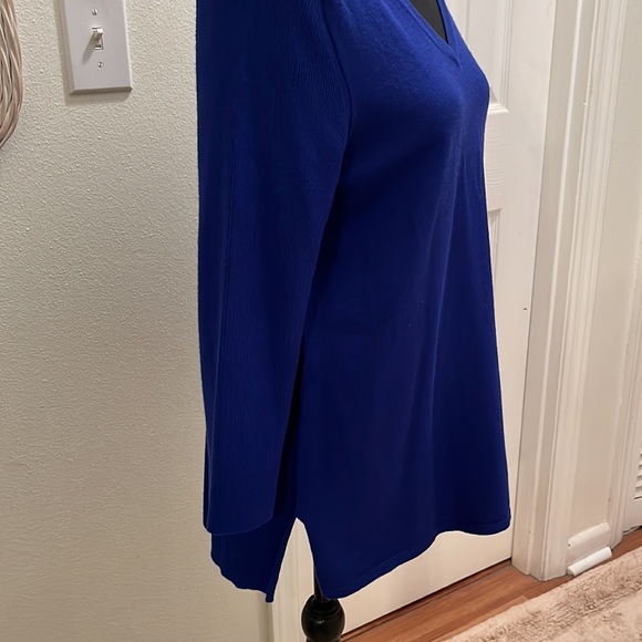 Cable & Gauge v-neck sweater - Picture 4 of 5